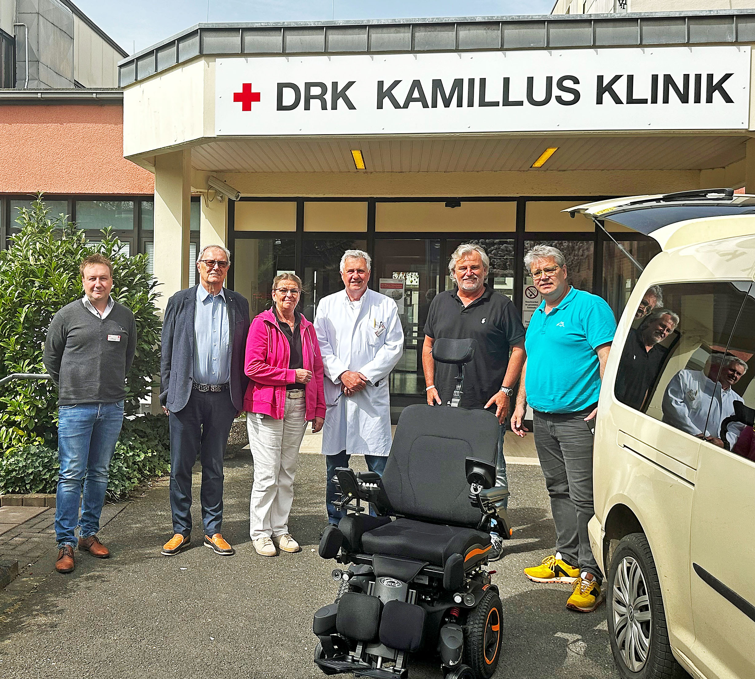 Übergabe des Elektro Rolstuhl DRK Kamillus Klinik Asbach