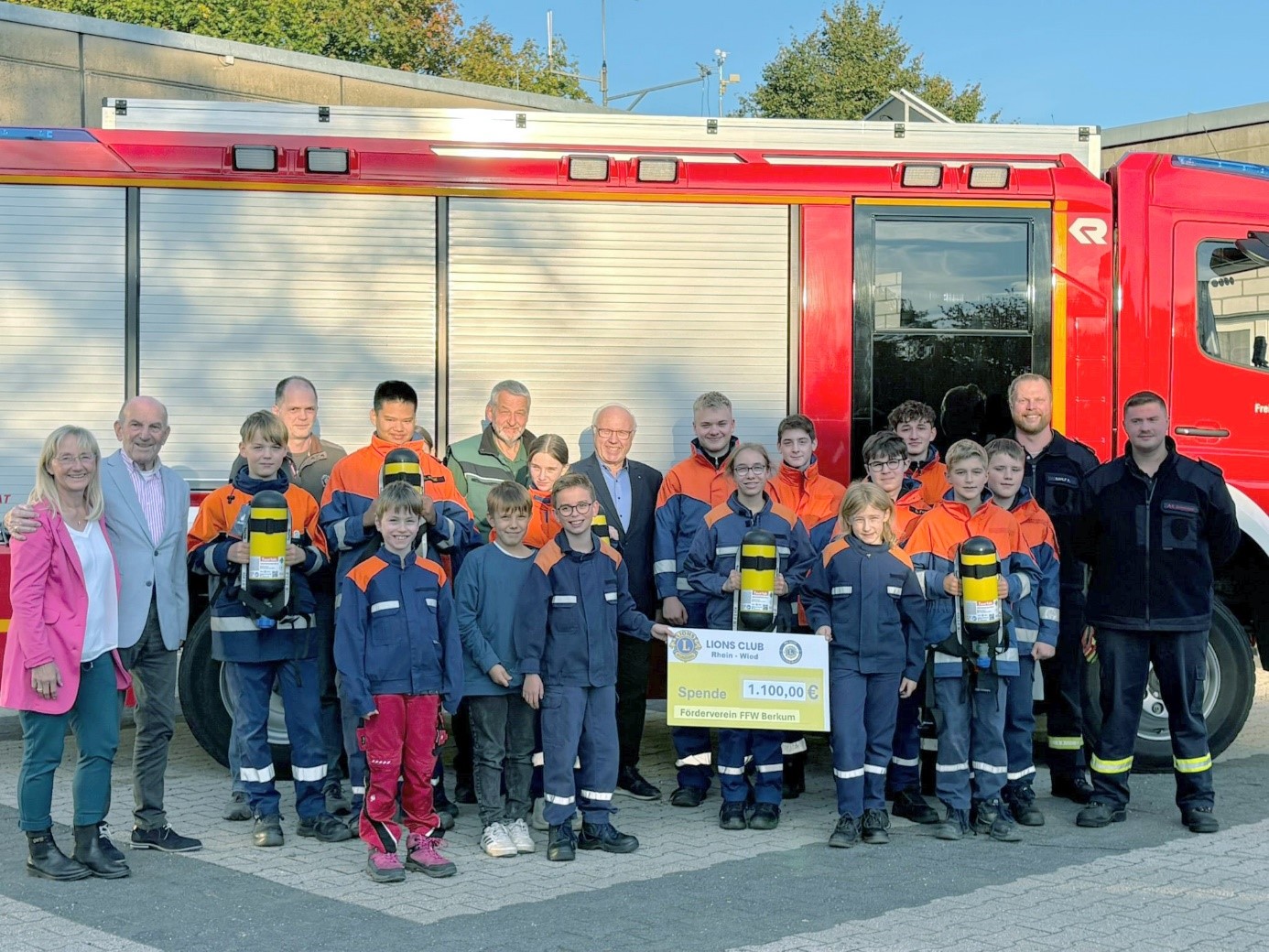 Spendenübergabe an die Jugendfeuerwehr Berkum