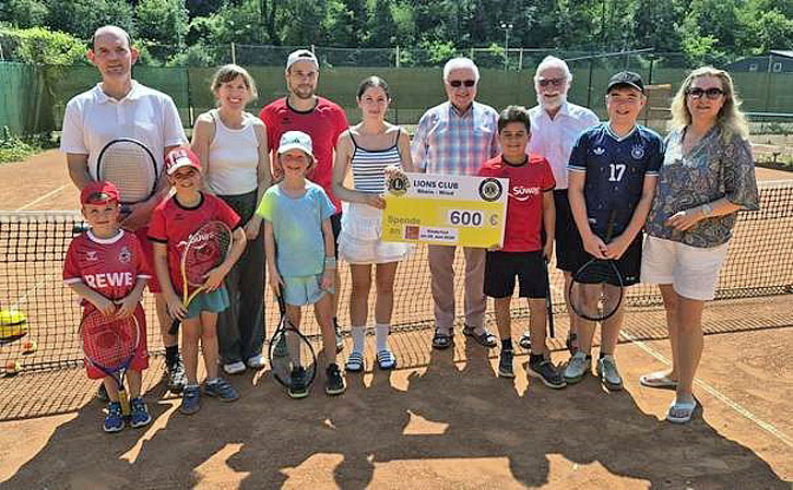 Spendenübergabe zum Kinderfest beim TC Dattenberg