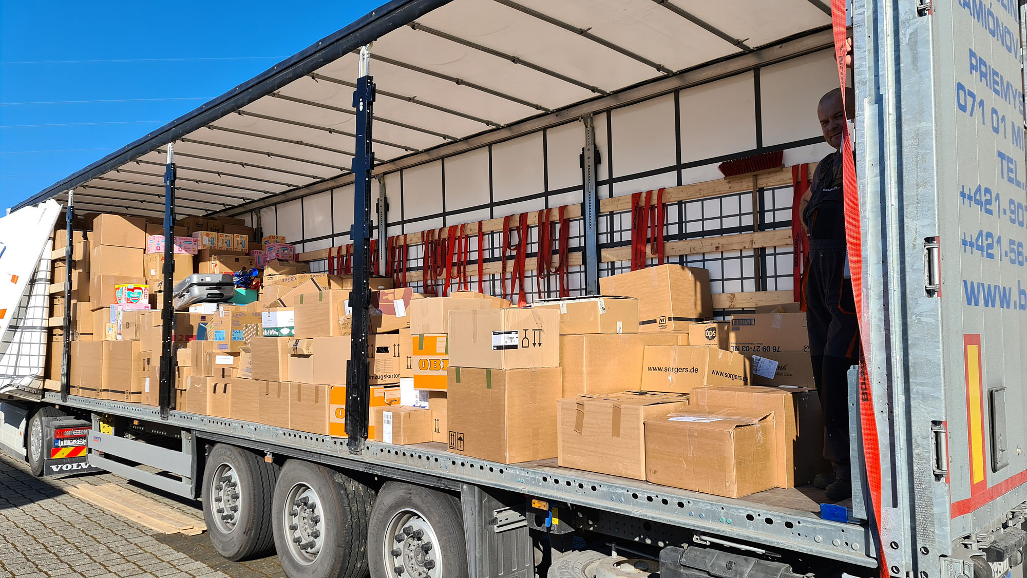 Der LKW füllt sich / Foto: LC Rhein-Wied